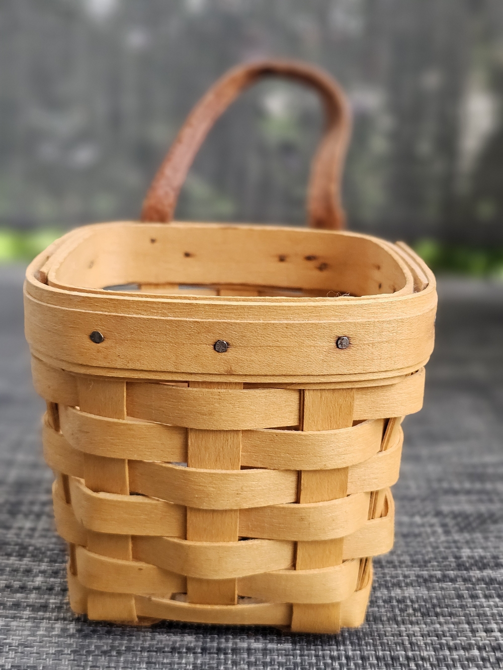 Vintage 1999 Longaberger Chives Booking Basket Leather Loop Handle Signed KMS